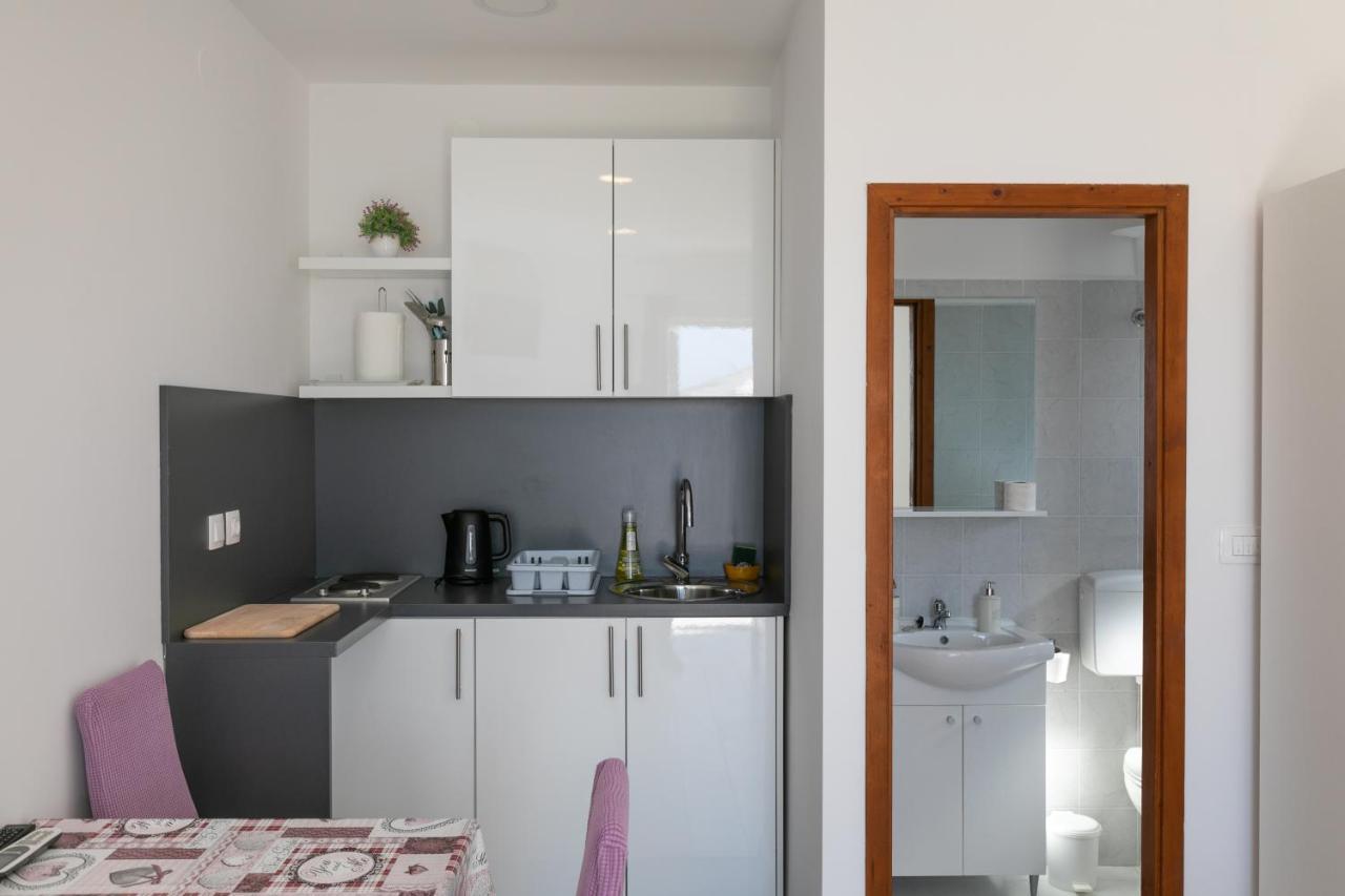 Apartments Karol & Mara 米利尼 外观 照片