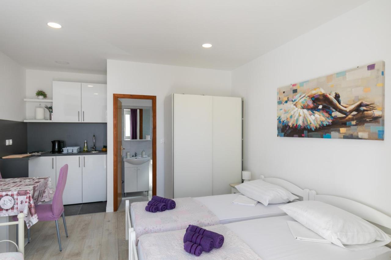 Apartments Karol & Mara 米利尼 外观 照片